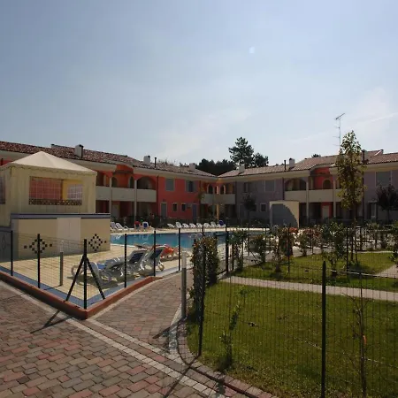 Recently Built Camp With Swimming Pool - By Beahost Apartman Bibione